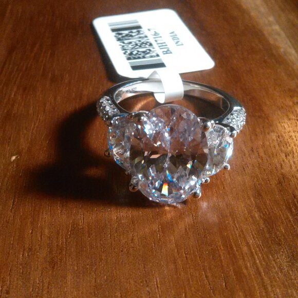 White Cubic Zirconia Sterling Silver Ring (Size 6.75) - Picture 8 of 16